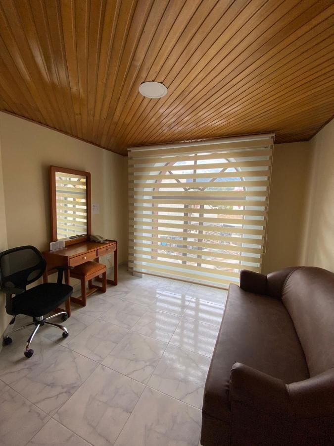 Zuhe Hotel 3*